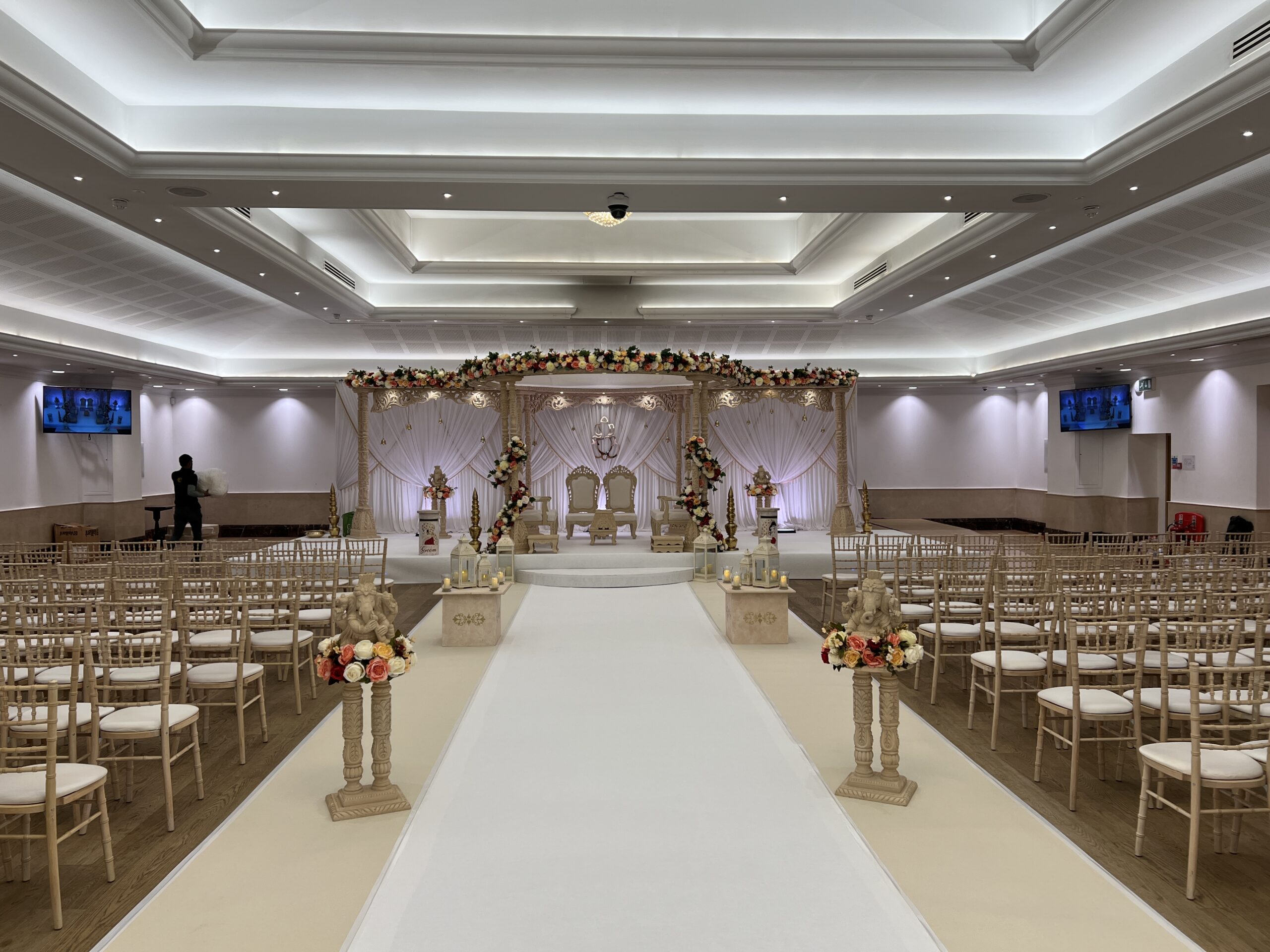 Oshwal Center_London_Uk_Sai_Mandap(2)- Sai Mandaps