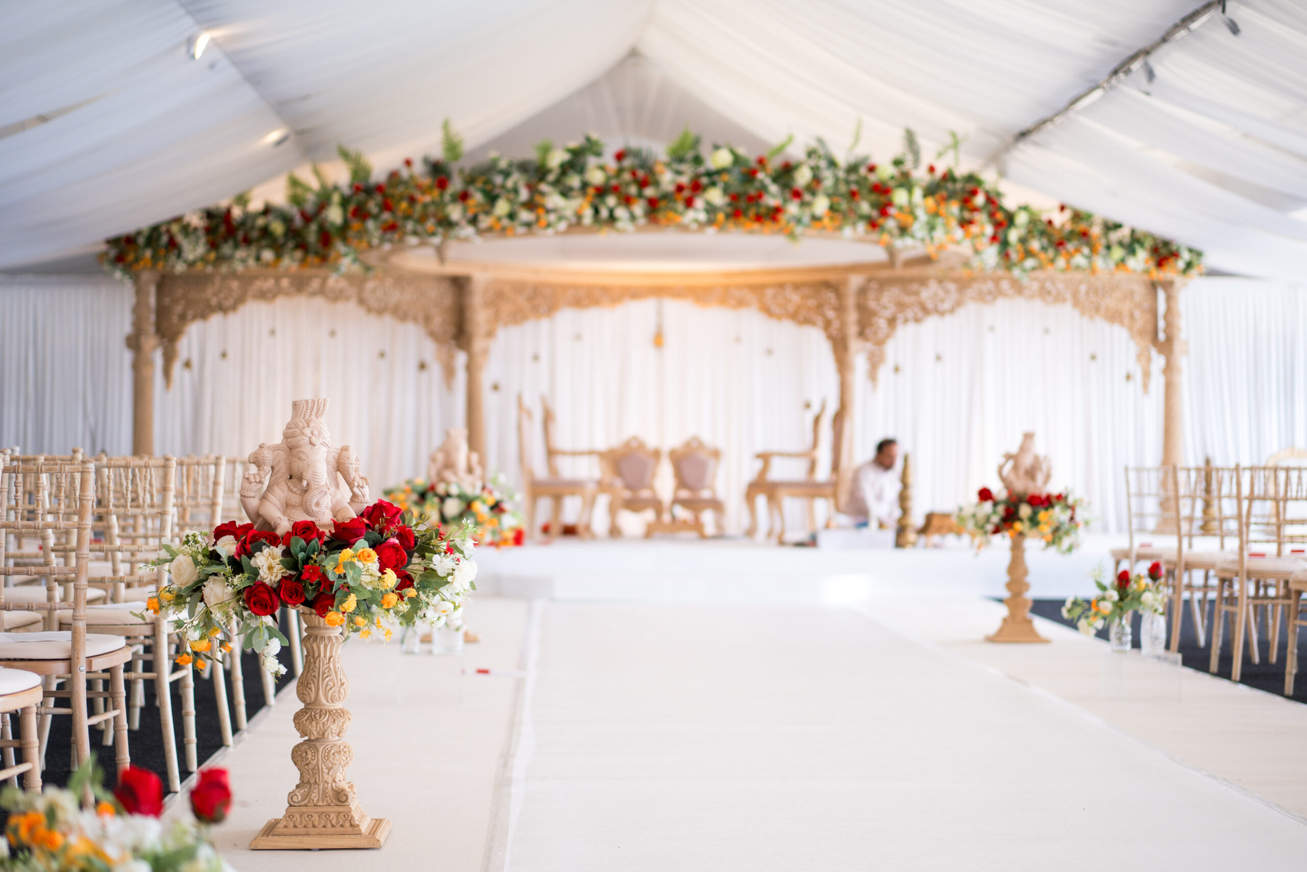 Radhika floating Mandap at Devere Cotswold - Sai mandaps