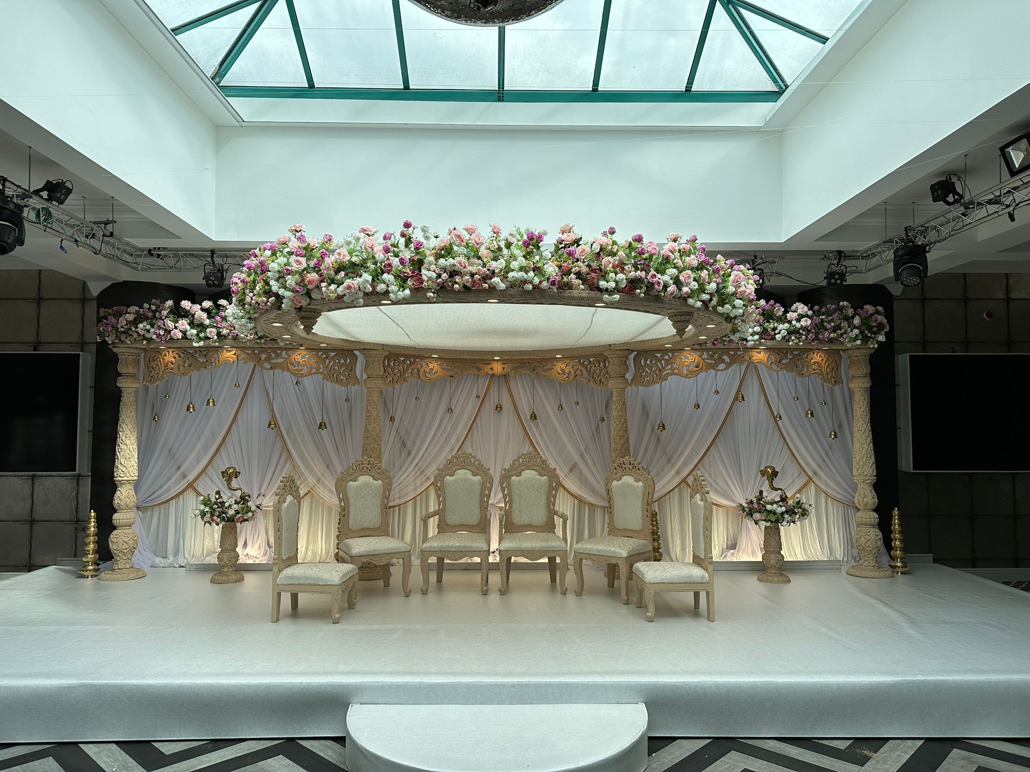 Megha Floating mandap at Old thorns - Sai Mandaps