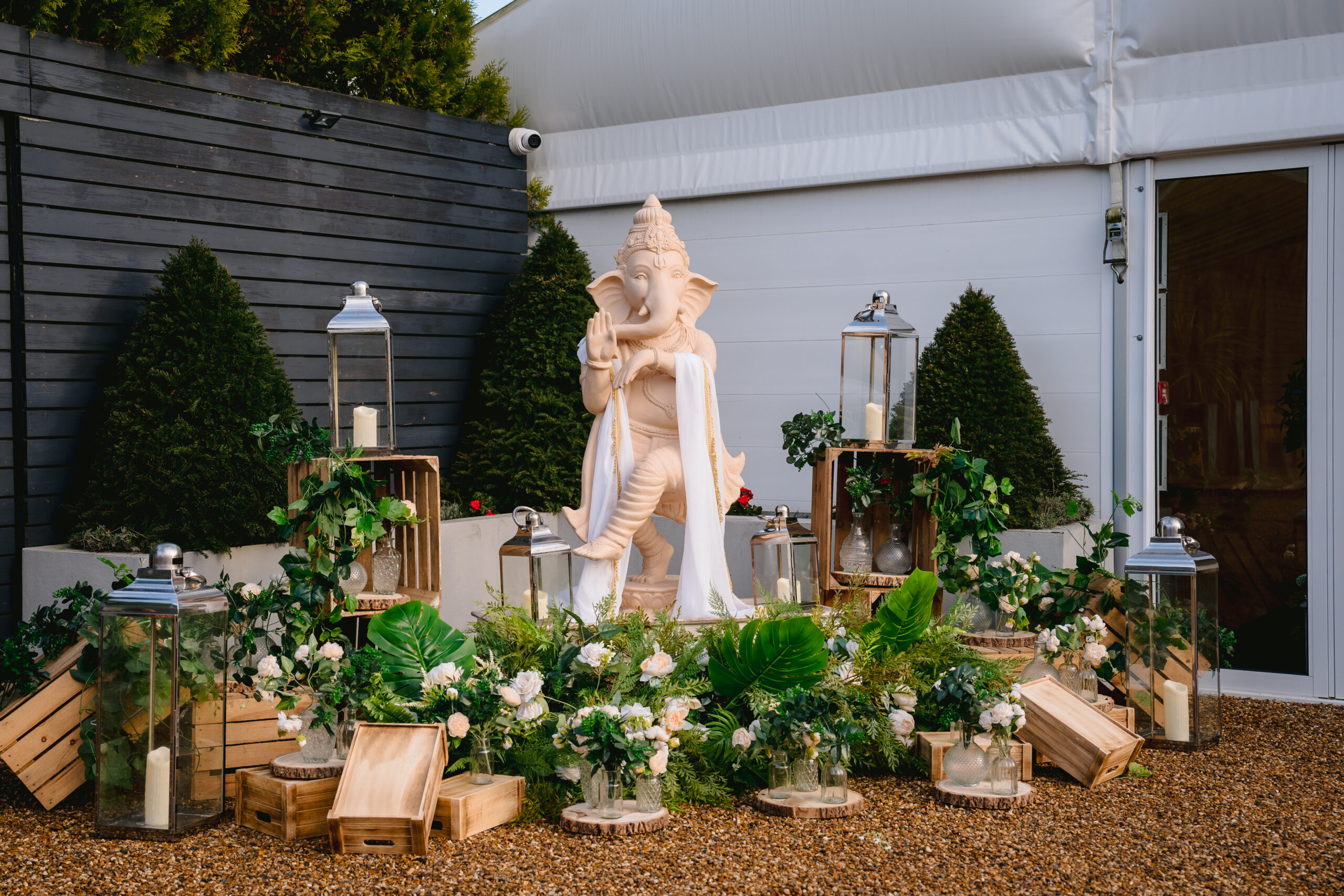 North mymms Foyer Sai mandaps