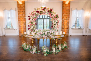 Reception head table at Offley place - Sai Mandaps (2)