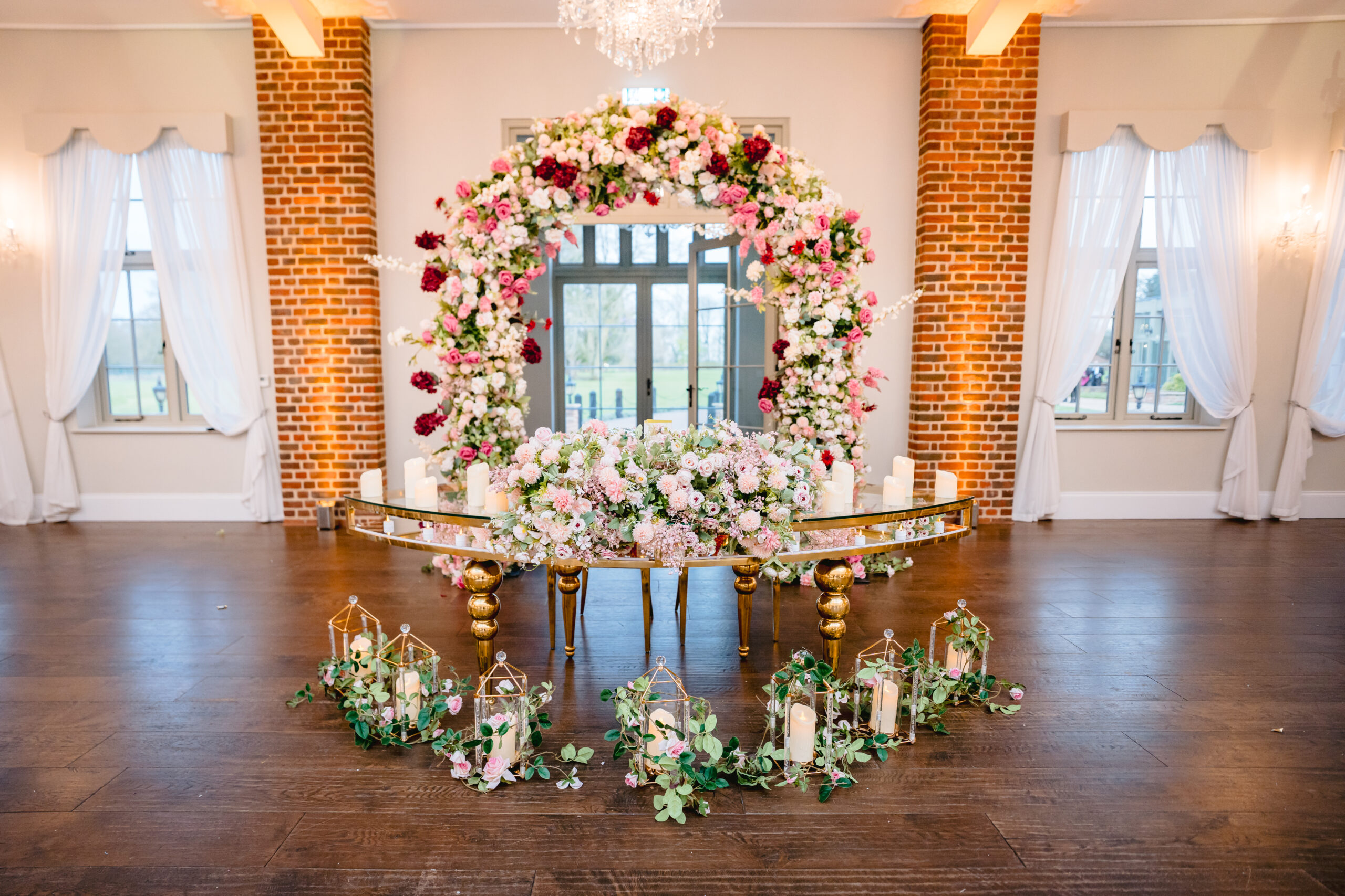 Reception head table at Offley place - Sai Mandaps (2)