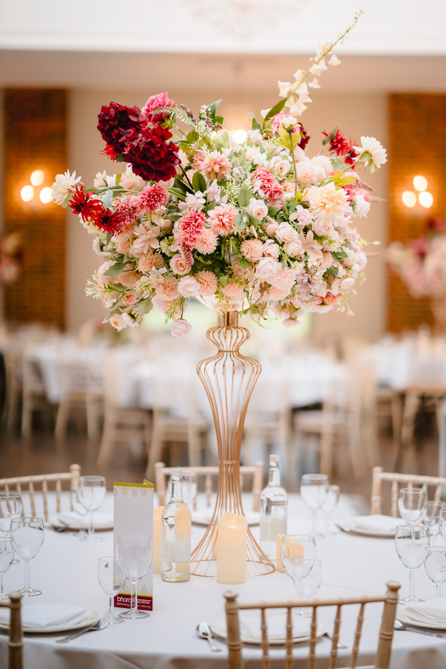 Bowl gold stand centrepiece