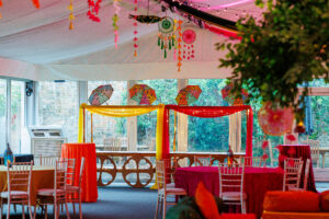 Mehndi food cart decor at Braxted park - Sai_mandaps