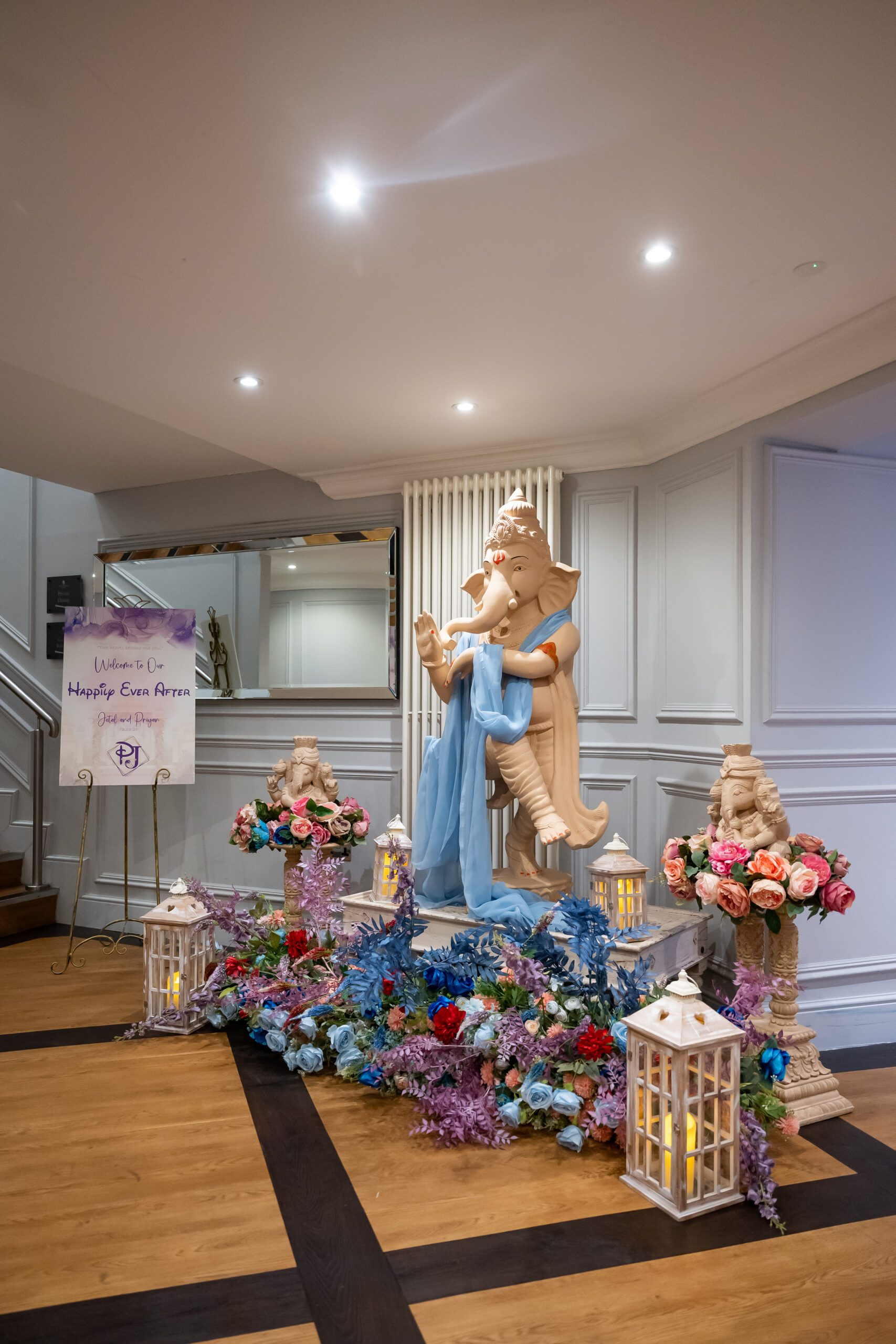 Foyer decor at Old thorns