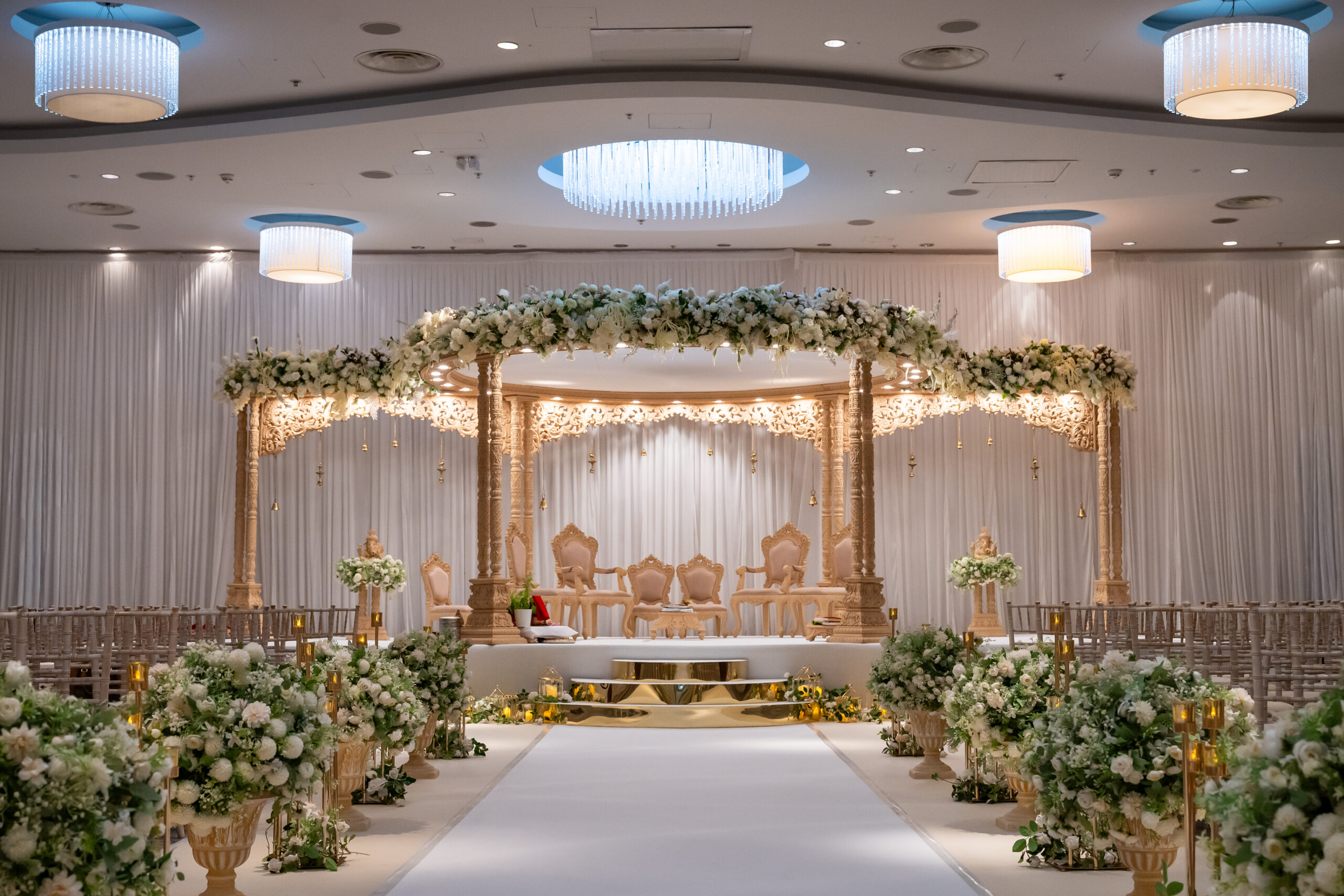 6 Pillar Disha mandap at Hilton T5