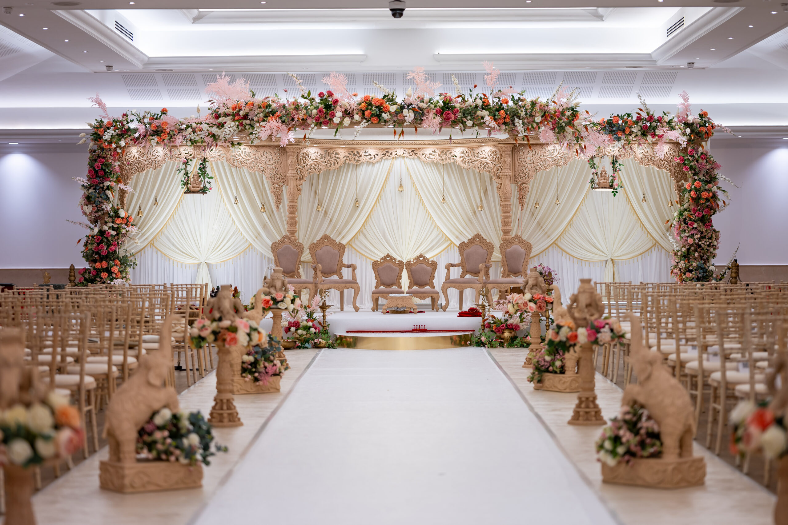 6 Pillar Krupali floating mandap at Oshwal centre